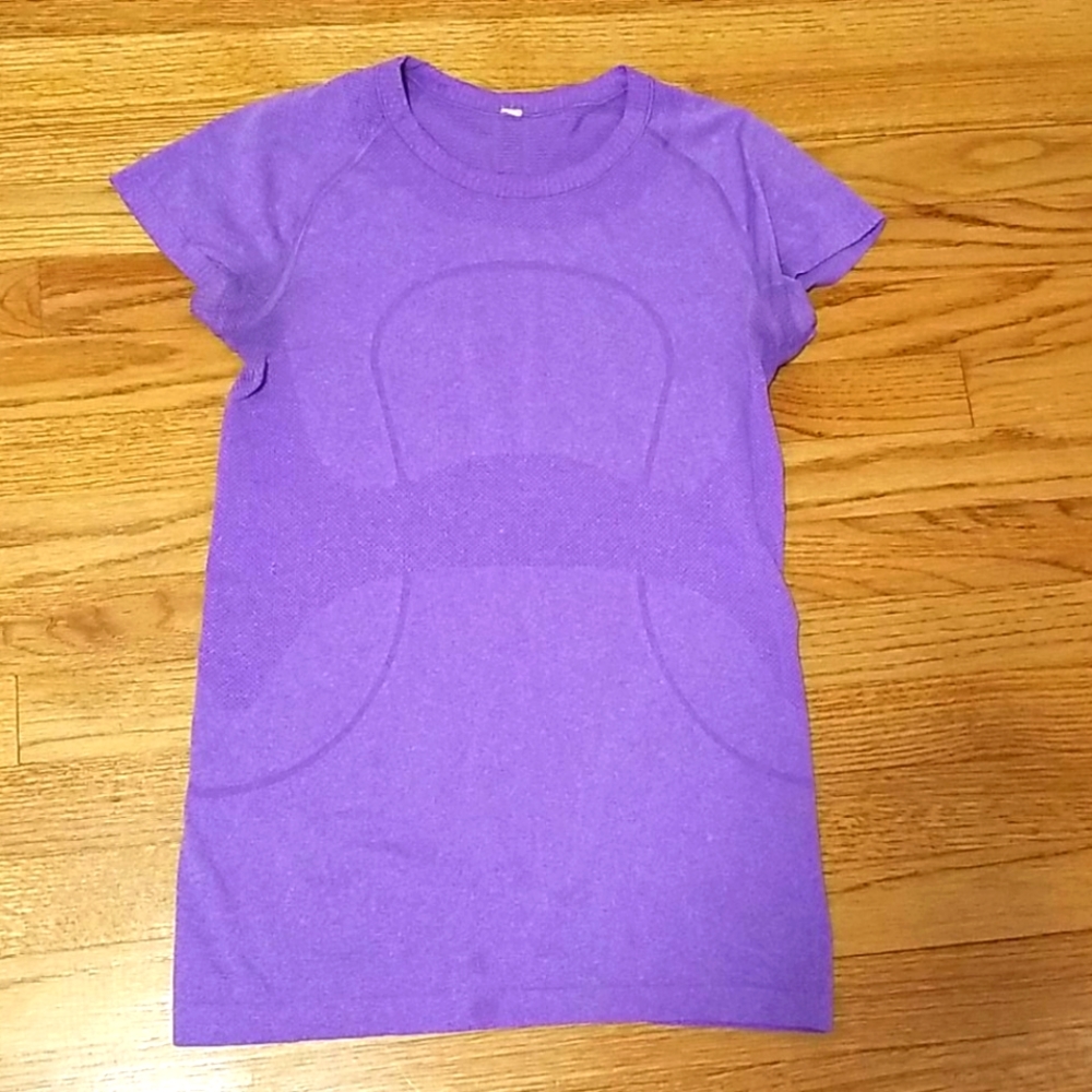 Lululemon t-shirt